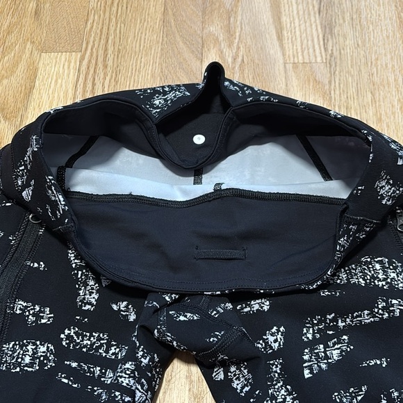 Lululemon Inspire Tight II Graf Black White / Black Athletic Legging circa 2016 - Picture 6 of 10